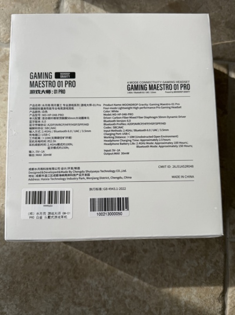 the retail box rear panel with the full english and chinese specification list