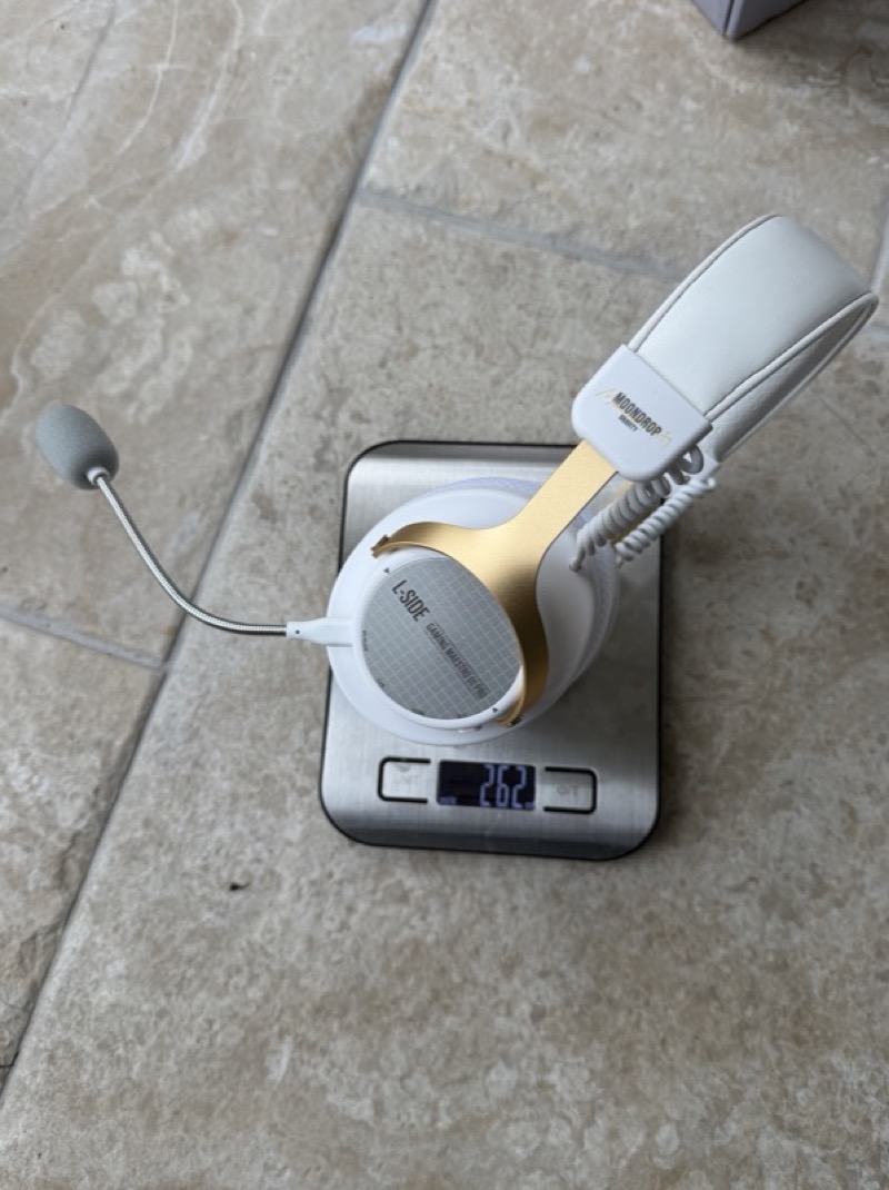 the gm01 pro with the boom microphone fitted reading 262 grams
